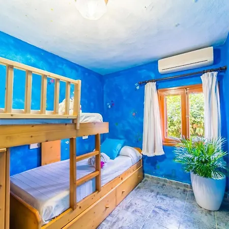 Sleeps 6 Pool Air Con Wifi