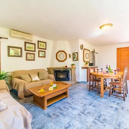 Sleeps 6 Pool Air Con Wifi