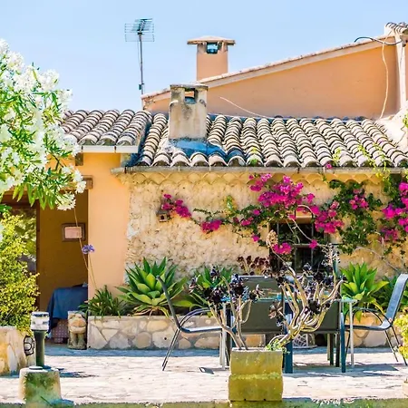 Sleeps 6 Pool Air Con Wifi Holiday home *