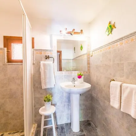 Holiday home Sleeps 6 Pool Air Con Wifi