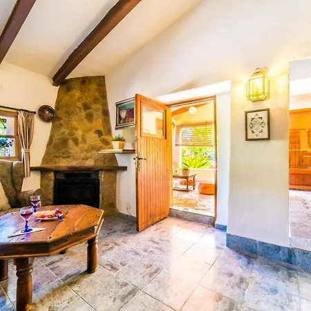 Holiday home Sleeps 6 Pool Air Con Wifi Pollenca