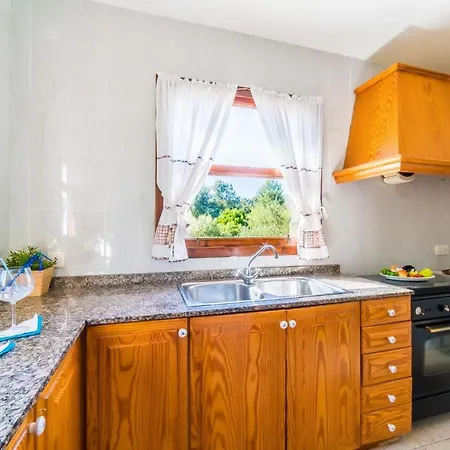 Sleeps 6 Pool Air Con Wifi Holiday home