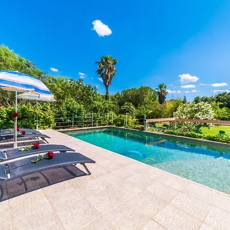 Holiday home Sleeps 6 Pool Air Con Wifi
